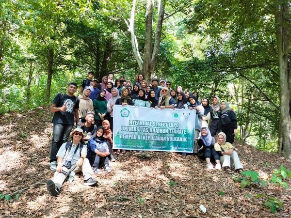Mahasiswa Program Studi Kehutanan dan Aksi Nyata-nya Pada Kegiatan Refleksi Akhir Tahun FKDAS MKR Provinsi Maluku Utara